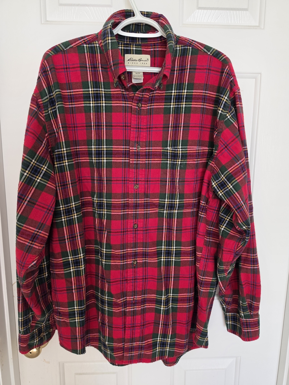 Eddie Bauer Red and Green Plaid Flannel Button-Down Shirt Size Medium
